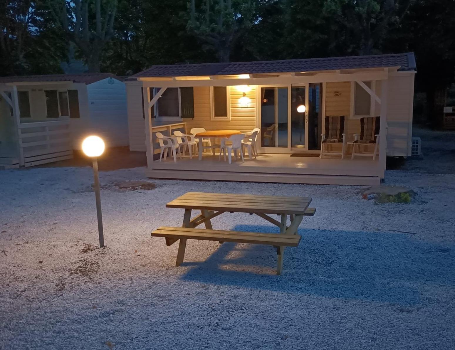Chalet Camping River Italie Met 2 Slaapkamers อาเมเกลีย ภายนอก รูปภาพ