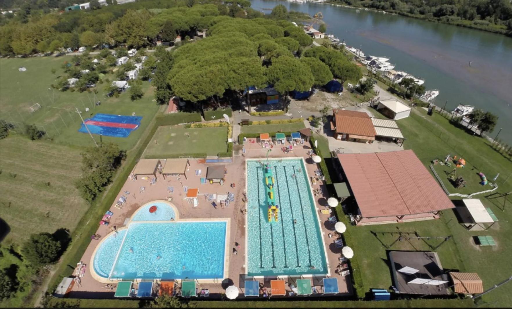 Chalet Camping River Italie Met 2 Slaapkamers อาเมเกลีย ภายนอก รูปภาพ