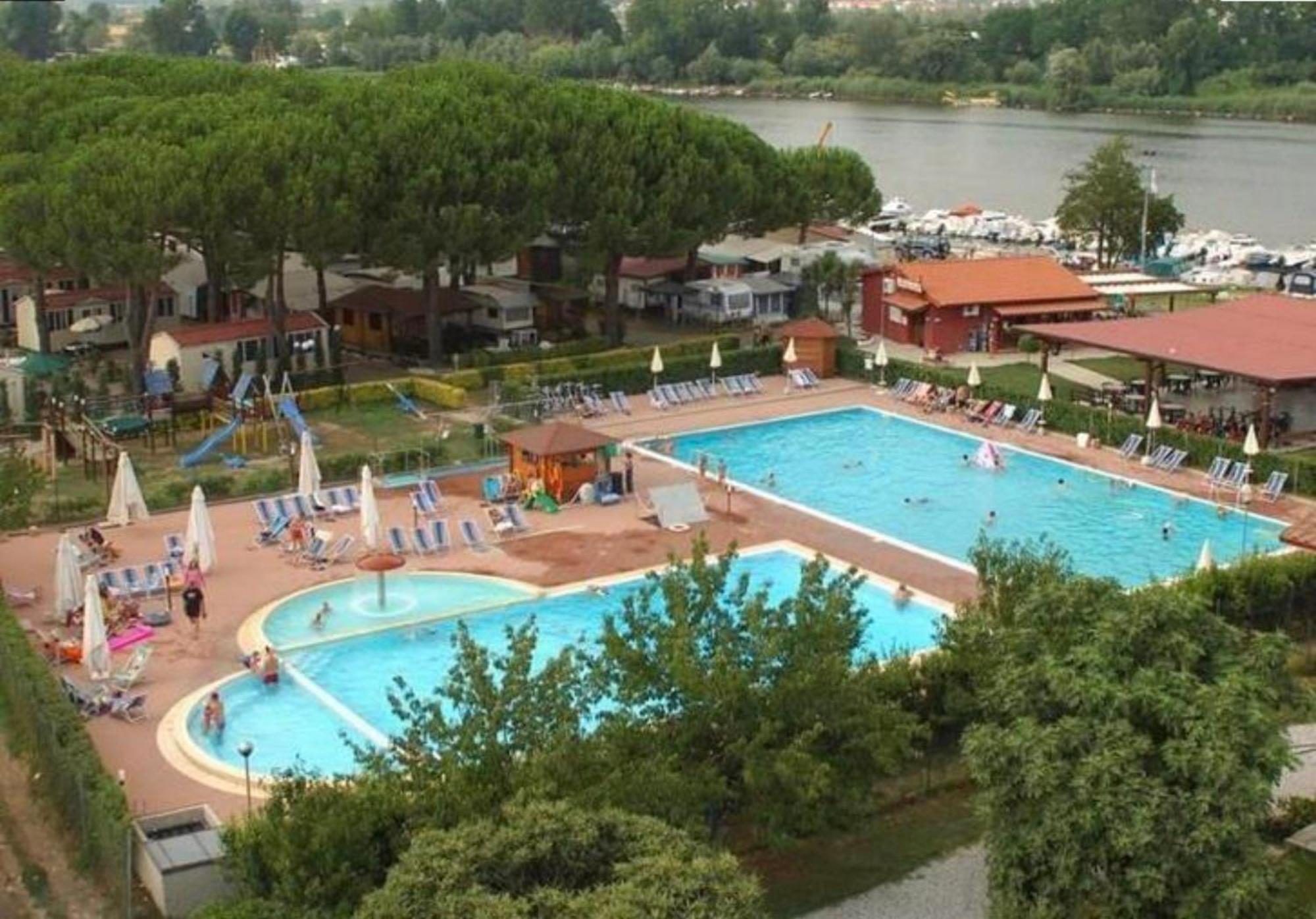 Chalet Camping River Italie Met 2 Slaapkamers อาเมเกลีย ภายนอก รูปภาพ