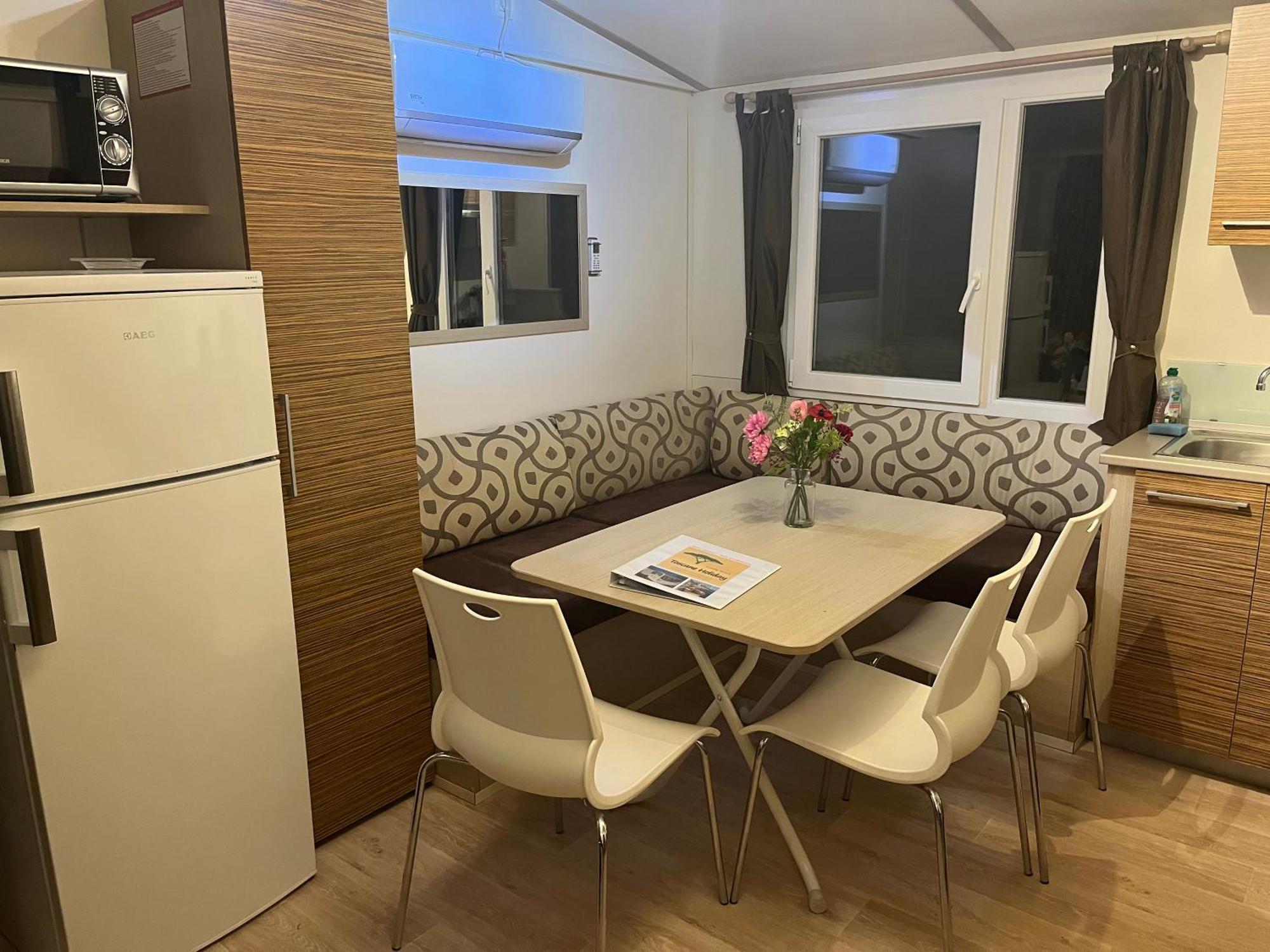 Chalet Camping River Italie Met 2 Slaapkamers อาเมเกลีย ภายนอก รูปภาพ