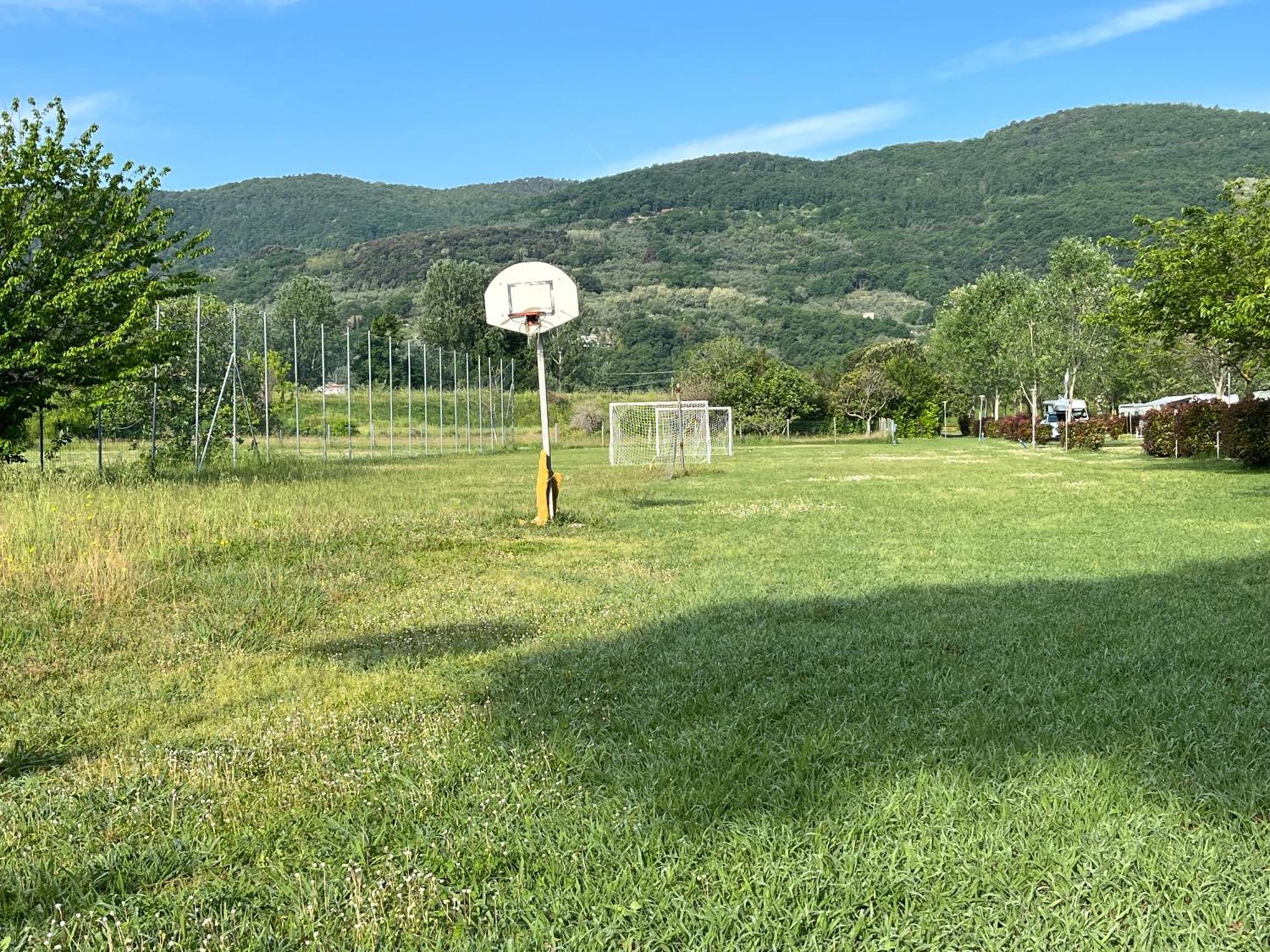 Chalet Camping River Italie Met 2 Slaapkamers อาเมเกลีย ภายนอก รูปภาพ